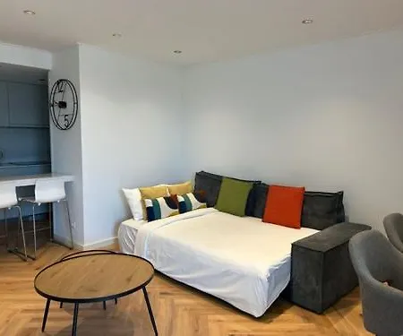 Avenue Centro Casa 아파트 세투발